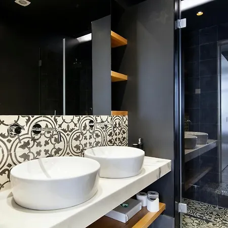 Plum Guide - Matchsticks Apartment Lisbon